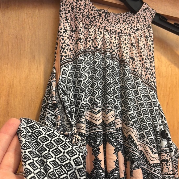 Elegant Blue and Pink Patterned Dress - Picture 5 of 5